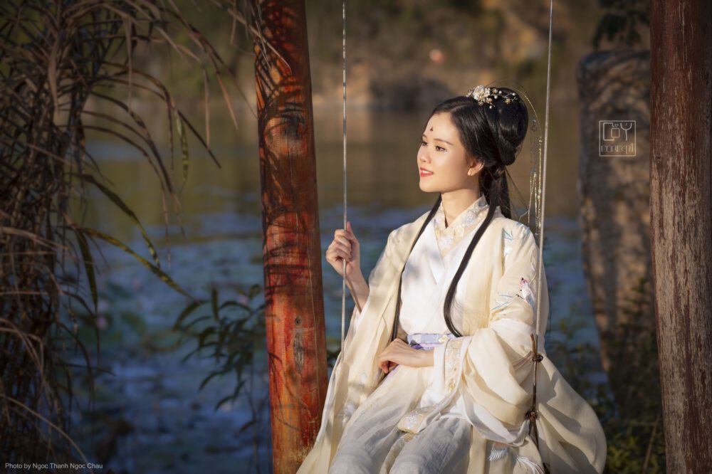 Nhật Quang - Hoa Tư Nghi Thưởng - Chụp Ảnh Cổ Trang - Tạo dáng với xích đu gỗ - Hình 7